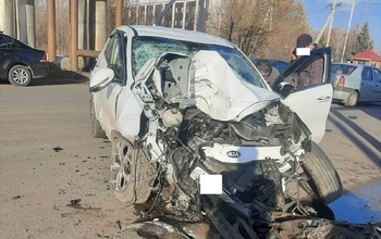 Не справился с управлением: в Бузулуке водитель въехал в отбойник