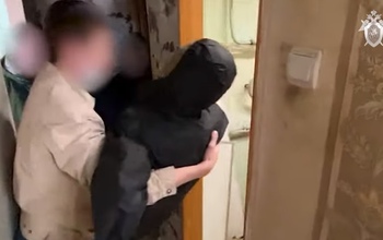 СК опубликовал видео следственного эксперимента с обвиняемым в убийстве женщины в Орске (18+)