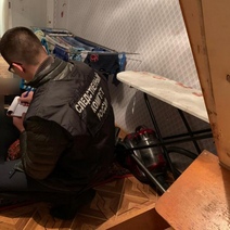 Подробности кровавого убийства в Орске: в момент расправы в квартире находился маленький ребенок (18+)