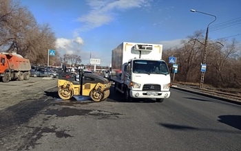 В Новотроицке каток не уступил дорогу фургону