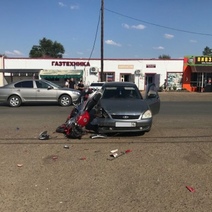 В Оренбуржье из-за не уступившей дорогу автоледи тяжелые травмы получил мотоциклист
