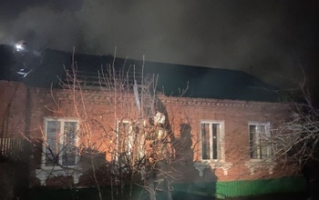 В Бугуруслане ночью сгорел двухвартирный жилой дом