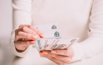 Жительница Оренбурга, решив стать инвестором, отдала мошенникам 2,7 млн рублей