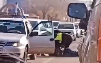В Оренбурге нетрезвый водитель отказывался выйти из автомобиля