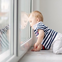 В Оренбургской области за 2021 год из окон выпали 15 детей