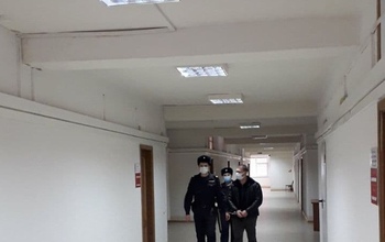 В Оренбурге полицейского, подозреваемого в получении взятки, отправили под домашний арест