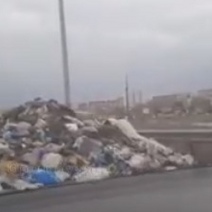 В Оренбурге на Загородном шоссе загорелся груженый мусоровоз