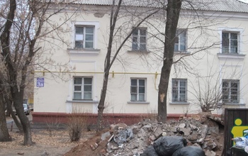 На улице Богдана Хмельницкого в Оренбурге строители не спешат вывозить горы мусора