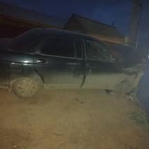 В Бугуруслане водитель ВАЗа протаранил бетонный столб