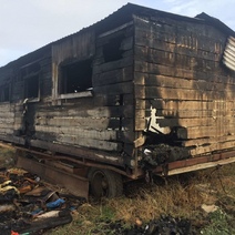 В Саракташе скончался мужчина, пострадавший во время пожара в бытовом вагончике (18+)