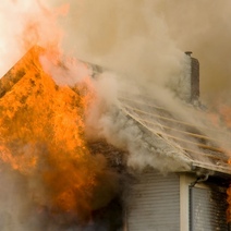 В Оренбургской области мужчина поджег дом с находившимися внутри экс-супругой и двумя детьми