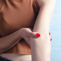 Оренбуржцев предупредили о жгучей боли в конечностях после COVID-19