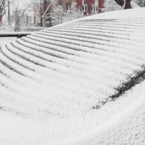 В Оренбуржье ущерб от падения снега с крыши дома на авто взыскан с собственников квартир