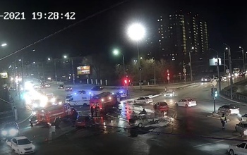 Серьезное ДТП парализовало движение на проспекте Победы в Оренбурге
