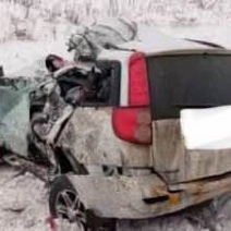 В Северном районе в страшном ДТП с грузовиком погибли два человека