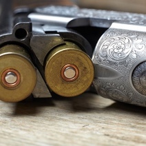 Оренбуржец, порезавший руку разбивая чужое окно, заявил, что в него стреляли из ружья