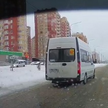В Оренбурге водитель маршрутки, пронесшийся на красный, может лишиться прав