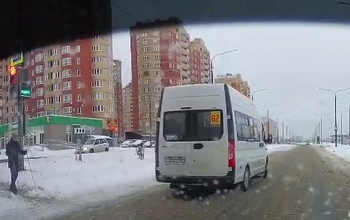 В Оренбурге водитель маршрутки, пронесшийся на красный, может лишиться прав