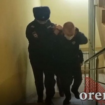 В Оренбурге в суд доставили второго убийцу из банды жестоких киллеров (18+)