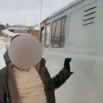 В Шарлыкском районе мужчина угрожал ножом человеку и напал на полицейского