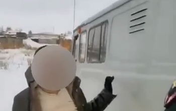 В Шарлыкском районе мужчина угрожал ножом человеку и напал на полицейского