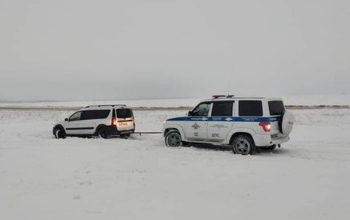 В Оренбуржье автоледи пришлось вытаскивать из 