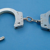 Житель Орска вымогал у мужчины деньги из-за обнаженного фото его девушки