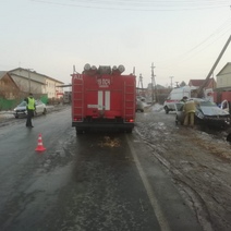 В Сакмарском районе спасатели деблокировали водителя из опрокинувшегося Рено