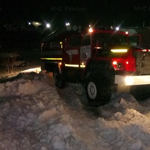Под Соль-Илецком из-за заметенной дороги в кювет съехала машина 