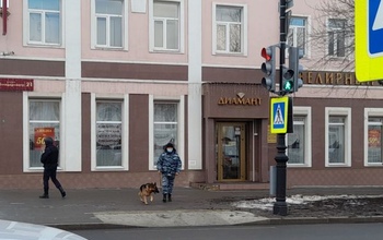 В ювелирный салон в центре Оренбурга нагрянули кинологи