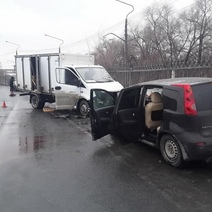 В Новотроицке столкнулись ГАЗ и Ниссан: есть пострадавший