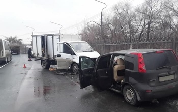 В Новотроицке столкнулись ГАЗ и Ниссан: есть пострадавший
