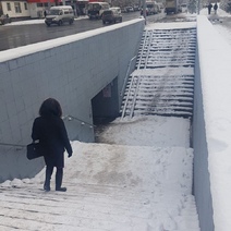 В Оренбурге забыли почистить от снега подземный переход на улице Маршала Жукова