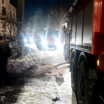 В Оренбурге ночью горел цех в локомотивном депо и многоэтажка