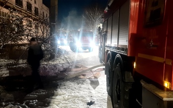 В Оренбурге ночью горел цех в локомотивном депо и многоэтажка