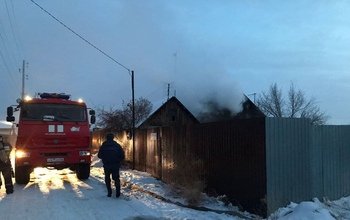 В Оренбургском районе на страшном пожаре в двухэтажном доме нашли тело ребенка (18+)