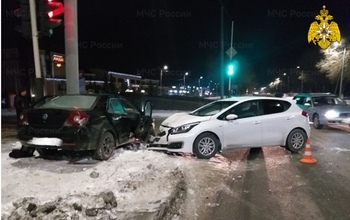 В Оренбурге после ДТП четыре человека самостоятельно не смогли выбраться из авто