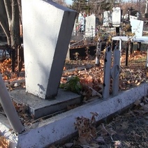 В Бугуруслане массово похитили ограждения могил