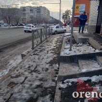 В Оренбурге у известного на всю Россию тротуара установили ограждения