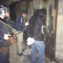 В Орске воры, увлеченные срезкой ворот с чужого гаража, не заметили стражей порядка