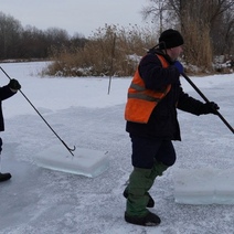 В Оренбурге начали заготовку льда для ледяных фигур