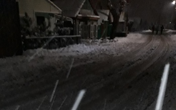 В Оренбурге горожане жалуются на запорошенные снегом улицы