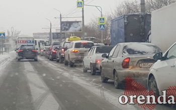 До Нового года один день: Оренбург замер в пробках