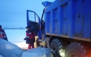 В Тоцком районе под грузовик залетела легковушка