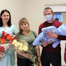 В Оренбурге выписали домой первого малыша 2022 года