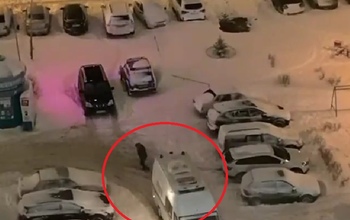 В Оренбурге скорые застревают в нерасчищенных дворах