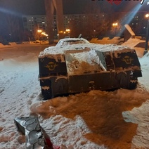 В Оренбурге вандалы раскурочили макет БМД-1