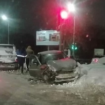 В Оренбурге в вечернем ДТП с тремя авто пострадал мужчина