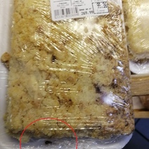 В Оренбурге в магазине тараканы ползают по прилавку с хлебом