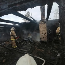 В Абдулинском городском округе пожарные три часа боролись с огнём в жилом доме